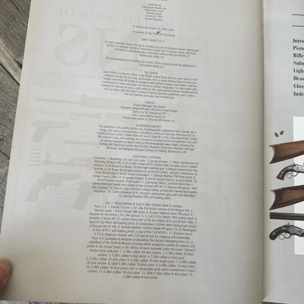 The Illustrated Directory of Guns: A Collector's Guide Over 2000 Firearms 2007